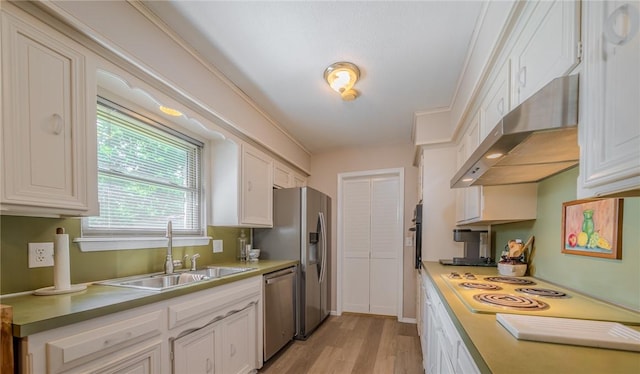 1608 Cartwright Cir, Springdale, AR 72762 - kitchen featuring under cabinet range hood, stainless steel appliances, a sink, white cabinets, and light wood-type flooring