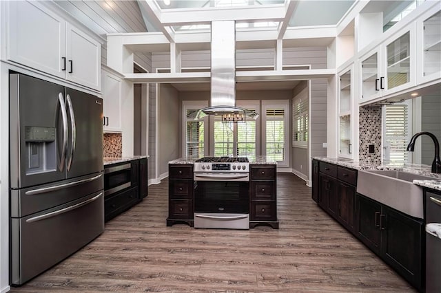 19643 Indigo Dr, Rogers, AR 72756 - kitchen featuring stainless steel appliances, white cabinets, wood finished floors, and a sink