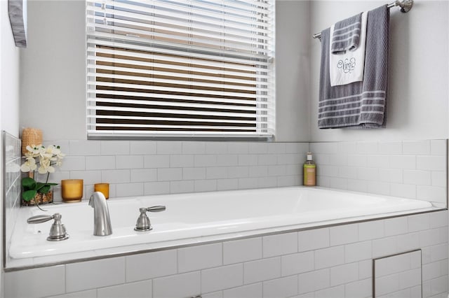 531 Chaparral St, Centerton, AR 72719 - bathroom featuring a bath
