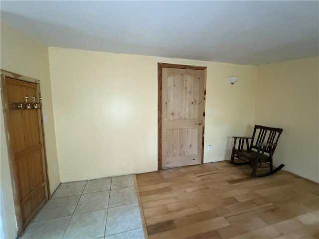 120 Walnut Rdg, Berryville, AR 72616 - living area featuring light wood-style floors