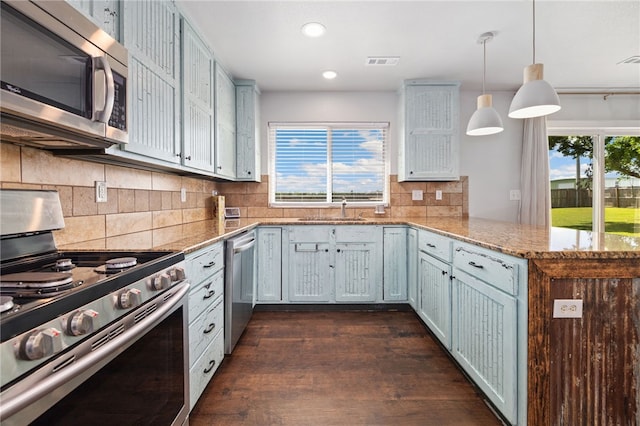 6108 SW Lee Ln, Bentonville, AR 72713 - kitchen featuring appliances with stainless steel finishes, a sink, healthy amount of natural light, a peninsula, and recessed lighting