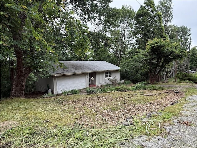 7 Bobwhite Ln, Holiday Island, AR 72631 - view of front of house