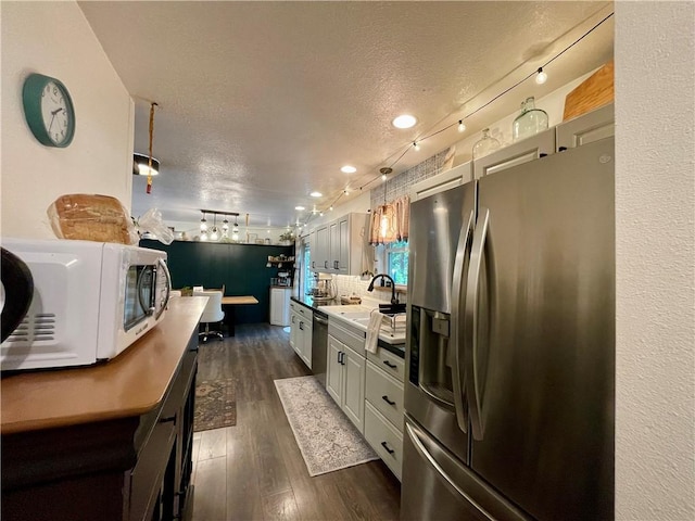 900 Dogwood St, Huntsville, AR 72740 - kitchen with appliances with stainless steel finishes, a textured ceiling, dark wood-style flooring, recessed lighting, and light countertops