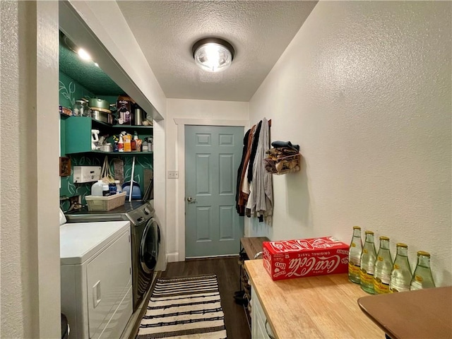900 Dogwood St, Huntsville, AR 72740 - laundry room featuring independent washer and dryer, dark wood-style flooring, a textured ceiling, and a textured wall
