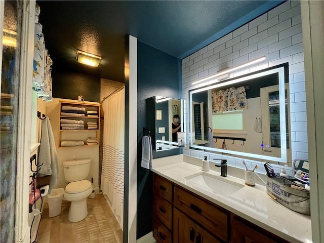 900 Dogwood St, Huntsville, AR 72740 - full bathroom with vanity and a shower with curtain