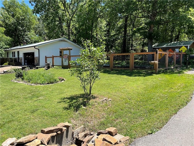 900 Dogwood St, Huntsville, AR 72740 - view of yard featuring an attached garage