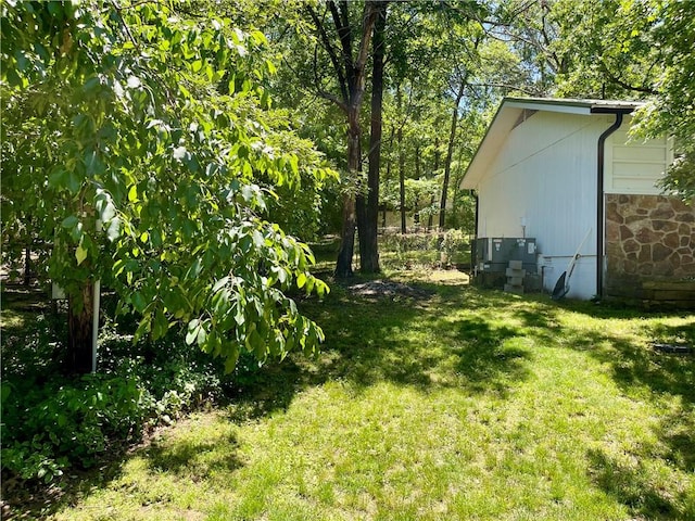 900 Dogwood St, Huntsville, AR 72740 - view of green lawn