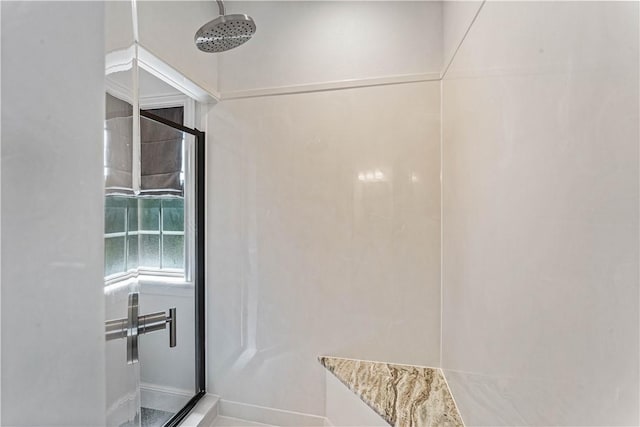 5304 S Promontory Ct, Rogers, AR 72758 - bathroom featuring a tile shower and baseboards