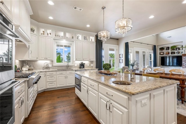 5500 SW Gunstock Rd, Bentonville, AR 72713 - kitchen featuring a sink, a center island with sink, white cabinetry, and recessed lighting