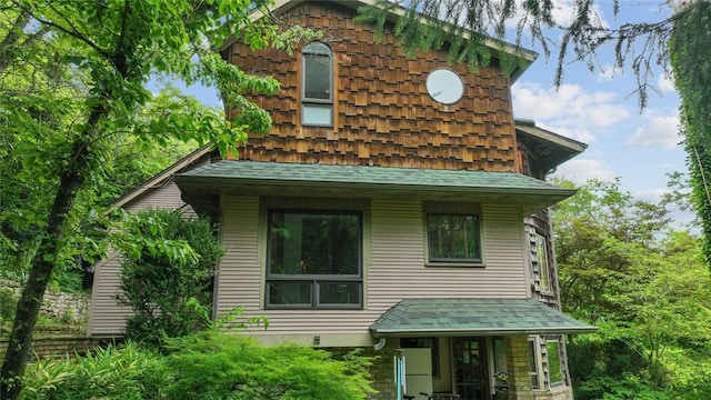 5 Alexander St, Eureka Springs, AR 72632 - view of front of property with roof with shingles