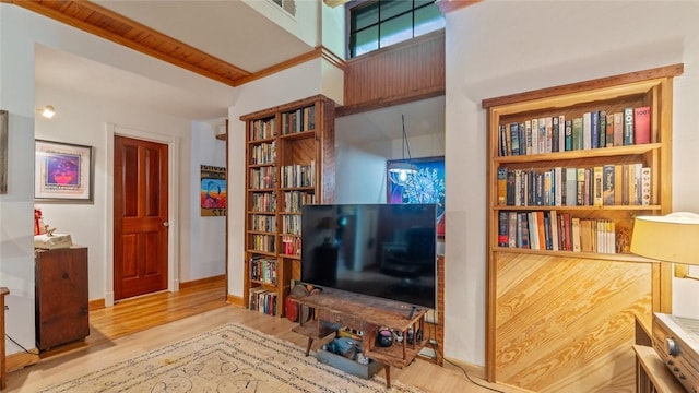 5 Alexander St, Eureka Springs, AR 72632 - living area featuring wood finished floors and baseboards