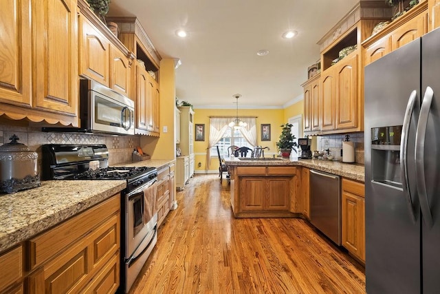19537 Eastfork Ln, Gravette, AR 72736 - kitchen with stainless steel appliances, a peninsula, crown molding, light wood-style floors, and tasteful backsplash