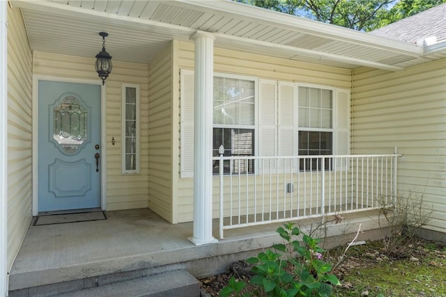 4 Hillcrest Dr, Holiday Island, AR 72631 - entrance to property with a porch
