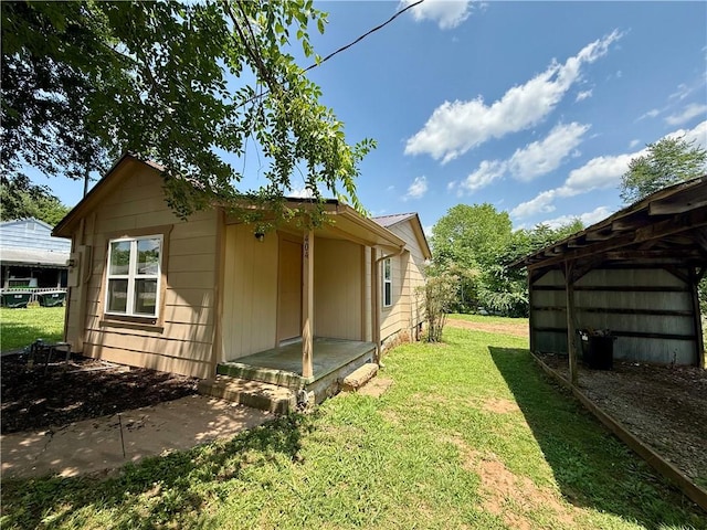 404 Hargis St, Huntsville, AR 72740 - view of side of property with a lawn and an outdoor structure