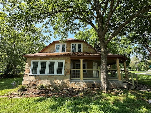 301 W Bean St, Lincoln, AR 72744 - bungalow-style home with stone siding, covered porch, and a front yard