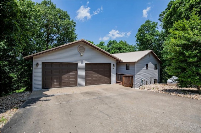 19 Bobwhite Ln, Holiday Island, AR 72631 - ranch-style house with an outbuilding and a garage