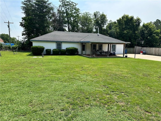 20796 Dawn Hill E Rd, Gentry, AR 72734 - ranch-style home featuring a patio area and concrete driveway