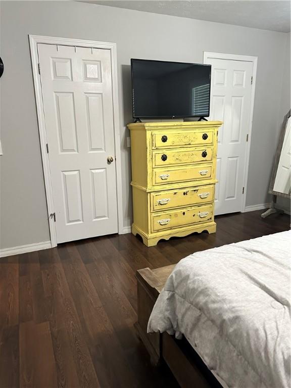 20796 Dawn Hill E Rd, Gentry, AR 72734 - bedroom featuring baseboards and dark wood-style floors
