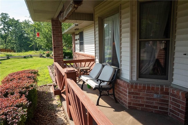 5 Coatbridge Ln, Bella Vista, AR 72715 - covered porch with a yard