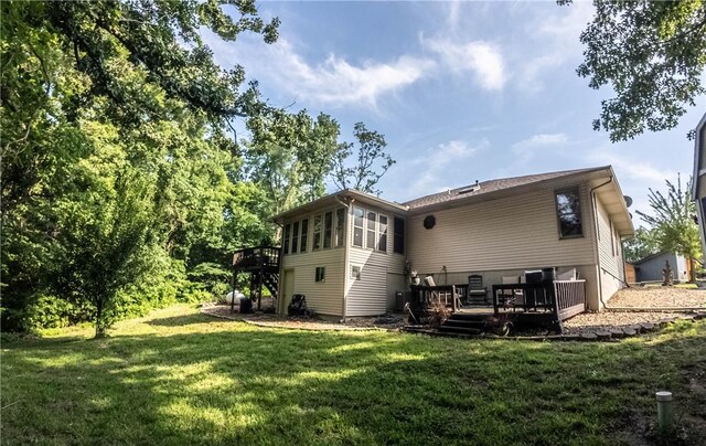 5 Coatbridge Ln, Bella Vista, AR 72715 - back of property featuring a deck and a lawn