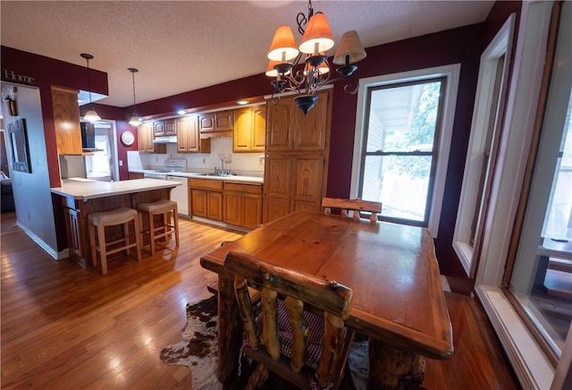 5 Coatbridge Ln, Bella Vista, AR 72715 - dining space featuring light wood finished floors, a chandelier, and a textured ceiling