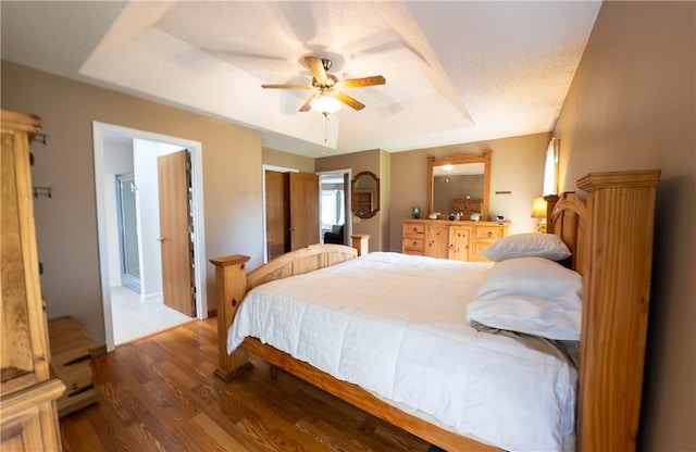 5 Coatbridge Ln, Bella Vista, AR 72715 - bedroom featuring wood finished floors and a ceiling fan