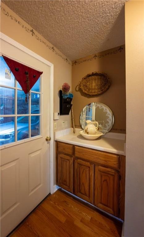 5 Coatbridge Ln, Bella Vista, AR 72715 - bathroom with wood finished floors, a textured ceiling, and vanity