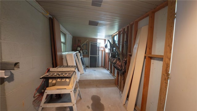 5 Coatbridge Ln, Bella Vista, AR 72715 - corridor featuring concrete block wall
