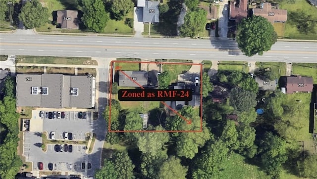 715 W 15th St, Fayetteville, AR 72701 - aerial overview of property's location with property parcel outlined