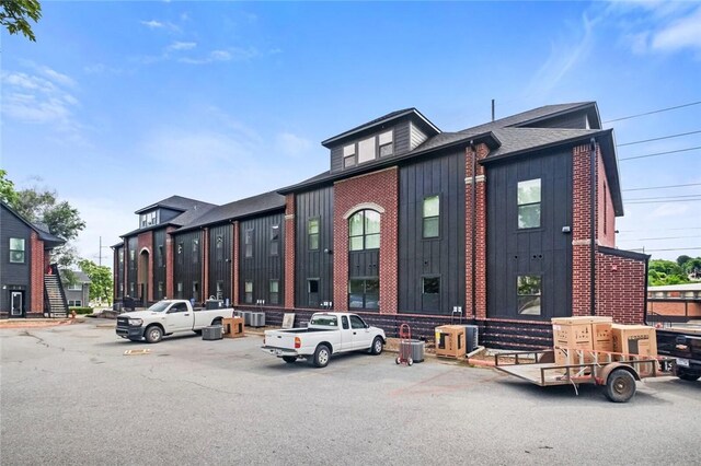 1115 N Leverett Ave Unit 205, Fayetteville, AR 72703 - view of property with uncovered parking