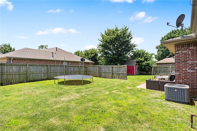 874 Oakwood Ln, Centerton, AR 72719 - fenced backyard featuring a trampoline