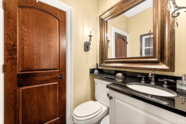 32 Armstrong St, Eureka Springs, AR 72632 - bathroom with toilet and vanity