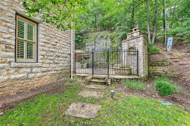32 Armstrong St, Eureka Springs, AR 72632 - view of yard