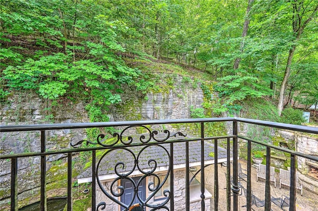32 Armstrong St, Eureka Springs, AR 72632 - balcony featuring a forest view