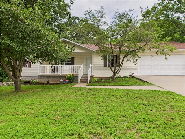 104 Paradise Cove Ln, Berryville, AR 72616 - view of front of home featuring a porch, a garage, driveway, and a front lawn