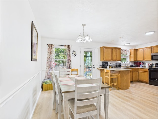 104 Paradise Cove Ln, Berryville, AR 72616 - dining space featuring light wood-style floors and a chandelier