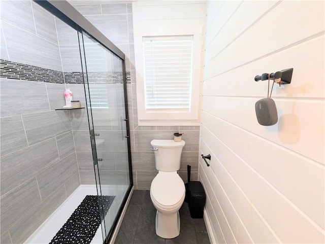 805 S Oak St, Harrison, AR 72601 - full bath featuring a stall shower, tile patterned flooring, and tile walls