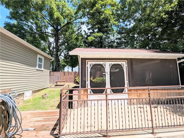 805 S Oak St, Harrison, AR 72601 - wooden terrace with an outdoor structure