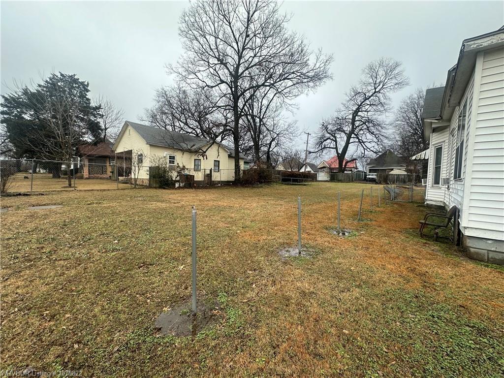 1200 N 8th St, Fort Smith, AR 72901 - view of yard