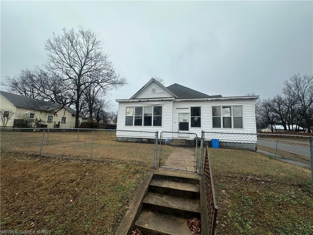 1200 N 8th St, Fort Smith, AR 72901 - view of front of property featuring a fenced backyard and a gate