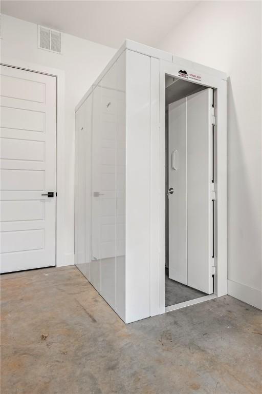 8002 W Claverton St, Rogers, AR 72758 - view of closet
