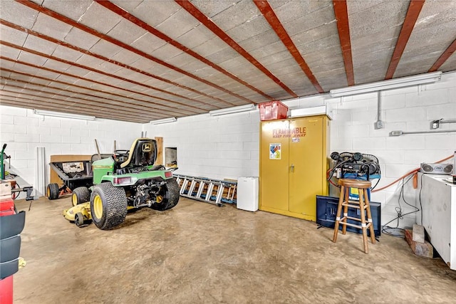 8553 Stoner Ln, Rogers, AR 72756 - garage with concrete block wall