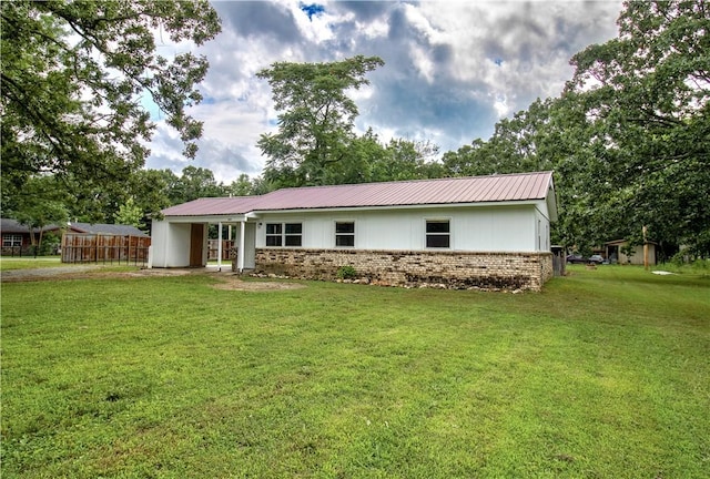 285 S 2nd St, Oaks, OK 74359 - ranch-style home featuring brick siding and a metal roof