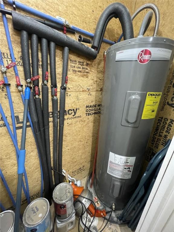 602 E Church Ave, Berryville, AR 72616 - utility room featuring water heater