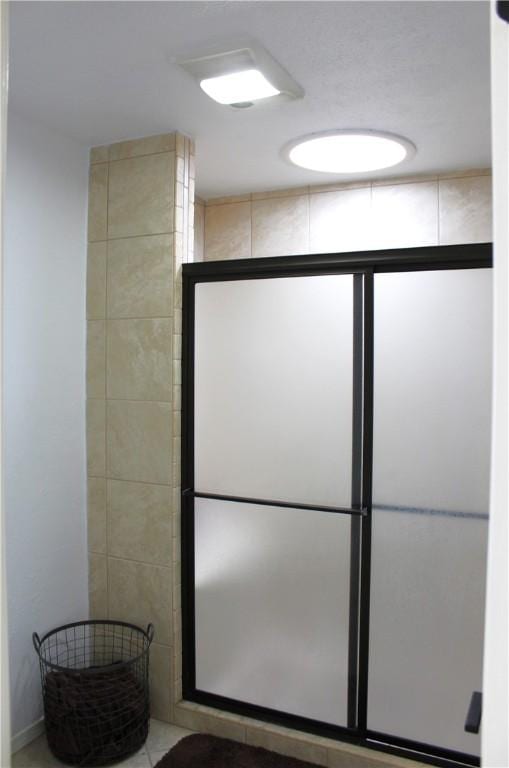 32 Table Rock Dr, Holiday Island, AR 72631 - bathroom featuring a stall shower