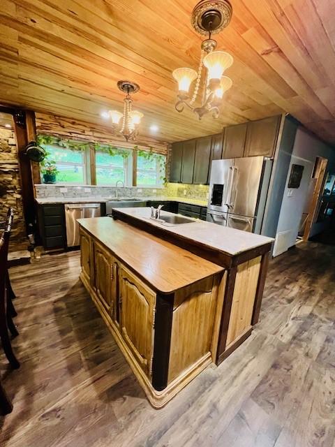 14163 Low Gap Wc 100 Rd, West Fork, AR 72774 - kitchen with stainless steel appliances, a chandelier, wooden ceiling, a center island, and decorative backsplash