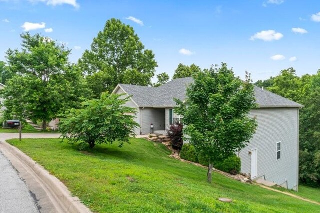 150 Cedar Wood Ave, Branson, MO 65616 - view of side of property featuring a lawn