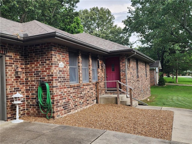 1805 Van Buren Ave, Mountain Home, AR 72653 - ranch-style home featuring brick siding, a front yard, and roof with shingles