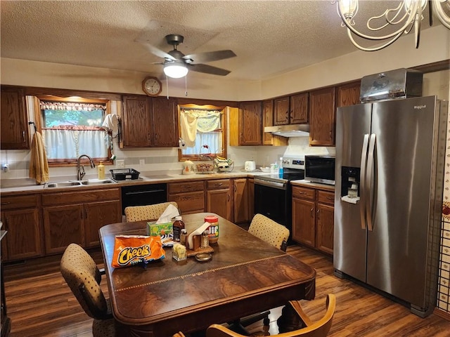 1805 Van Buren Ave, Mountain Home, AR 72653 - kitchen with appliances with stainless steel finishes, under cabinet range hood, dark wood-type flooring, ceiling fan, and a textured ceiling
