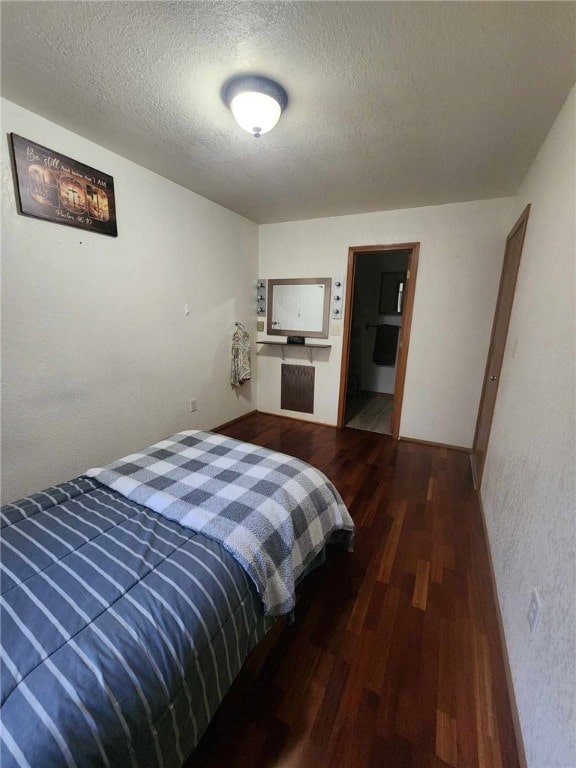 46 Hathcoat Rd, Harrison, AR 72601 - bedroom featuring wood finished floors and a textured ceiling